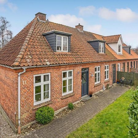 Lovely Home In Sonderborg With Kitchen Exterior foto