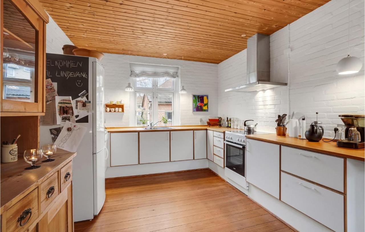 Lovely Home In Sonderborg With Kitchen Exterior foto