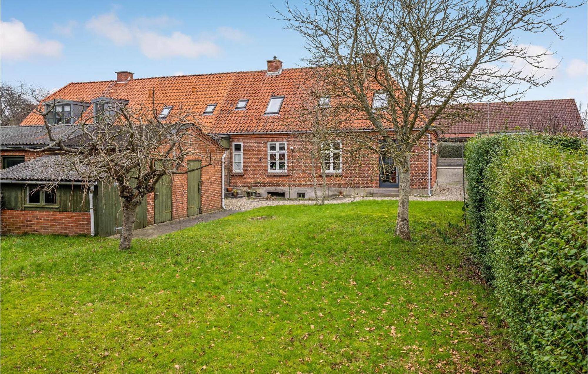 Lovely Home In Sonderborg With Kitchen Exterior foto
